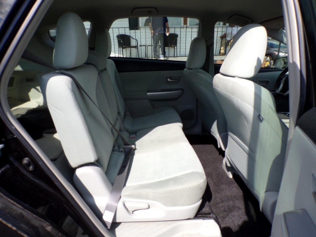 2012 Toyota Prius Image 12