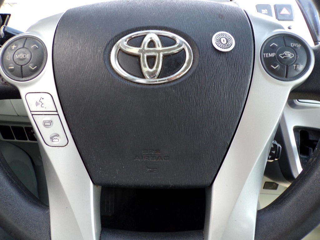 2012 Toyota Prius Image 16