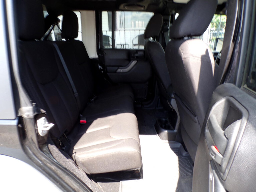 2014 Jeep Wrangler Image 12