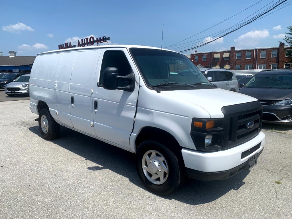 2011 Ford Econoline Image 2