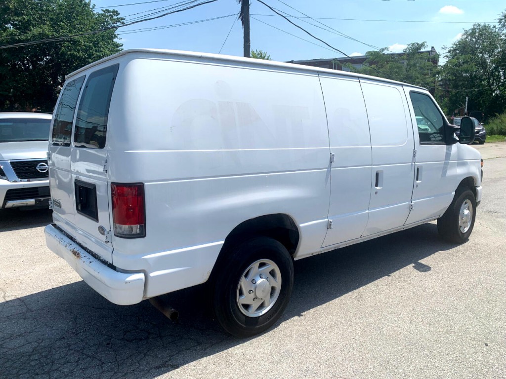 2011 Ford Econoline Image 3