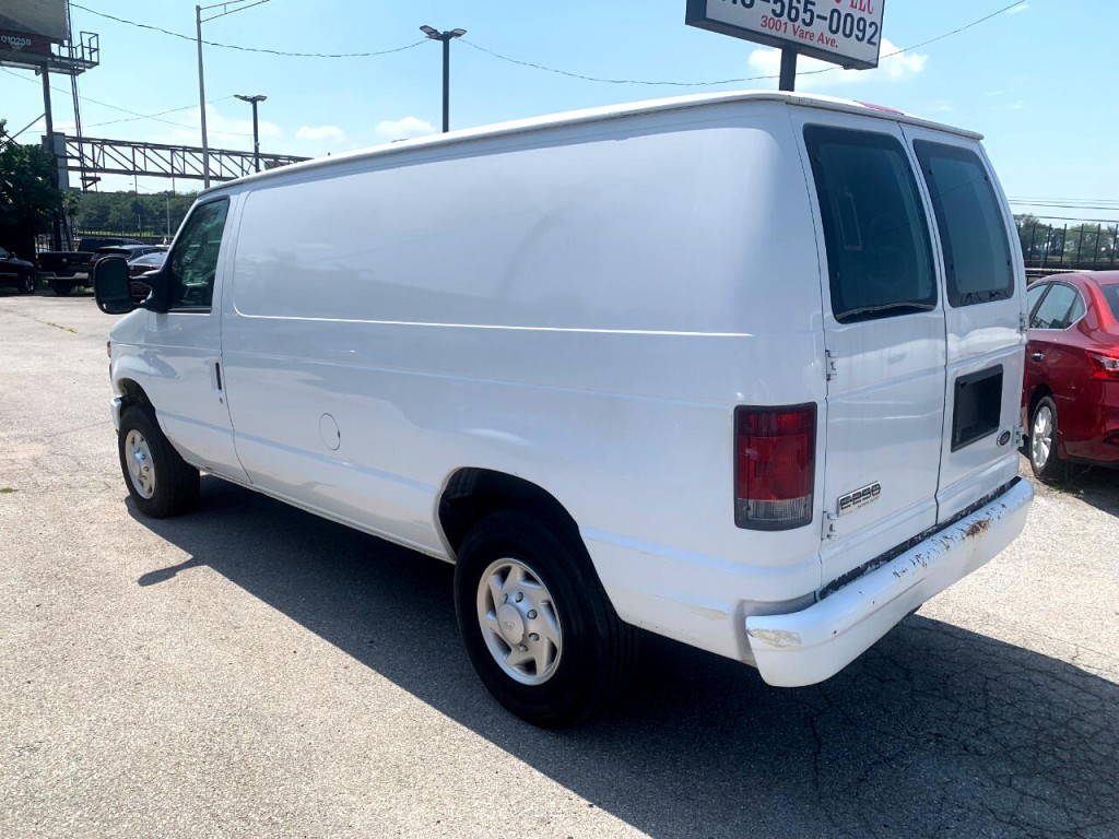 2011 Ford Econoline Image 4