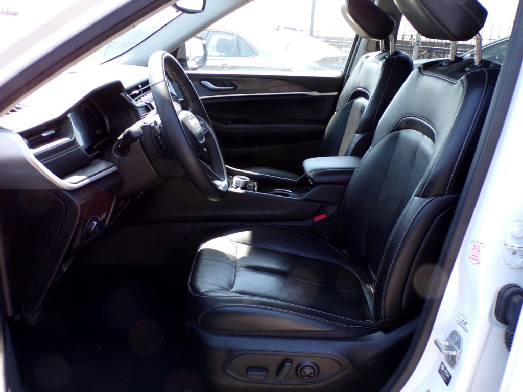 2023 Jeep Grand Cherokee Image 9