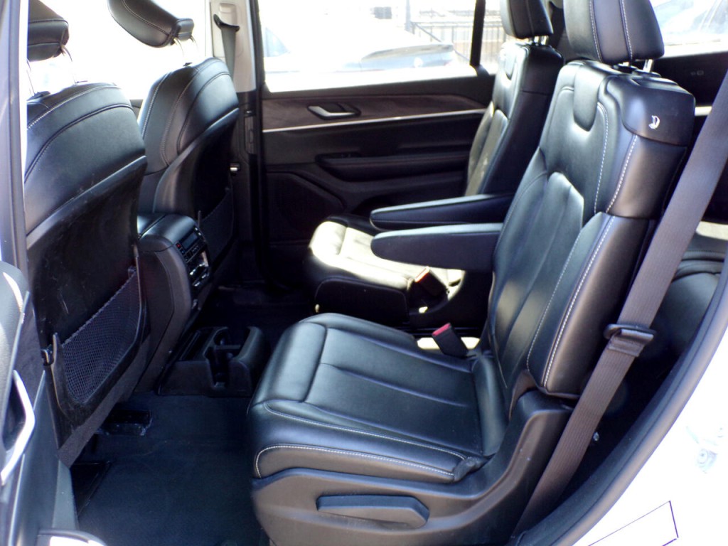2023 Jeep Grand Cherokee Image 11