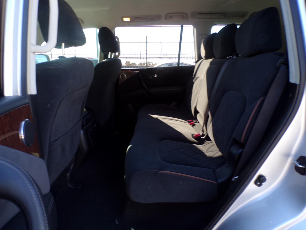 2017 Nissan Armada Image 11