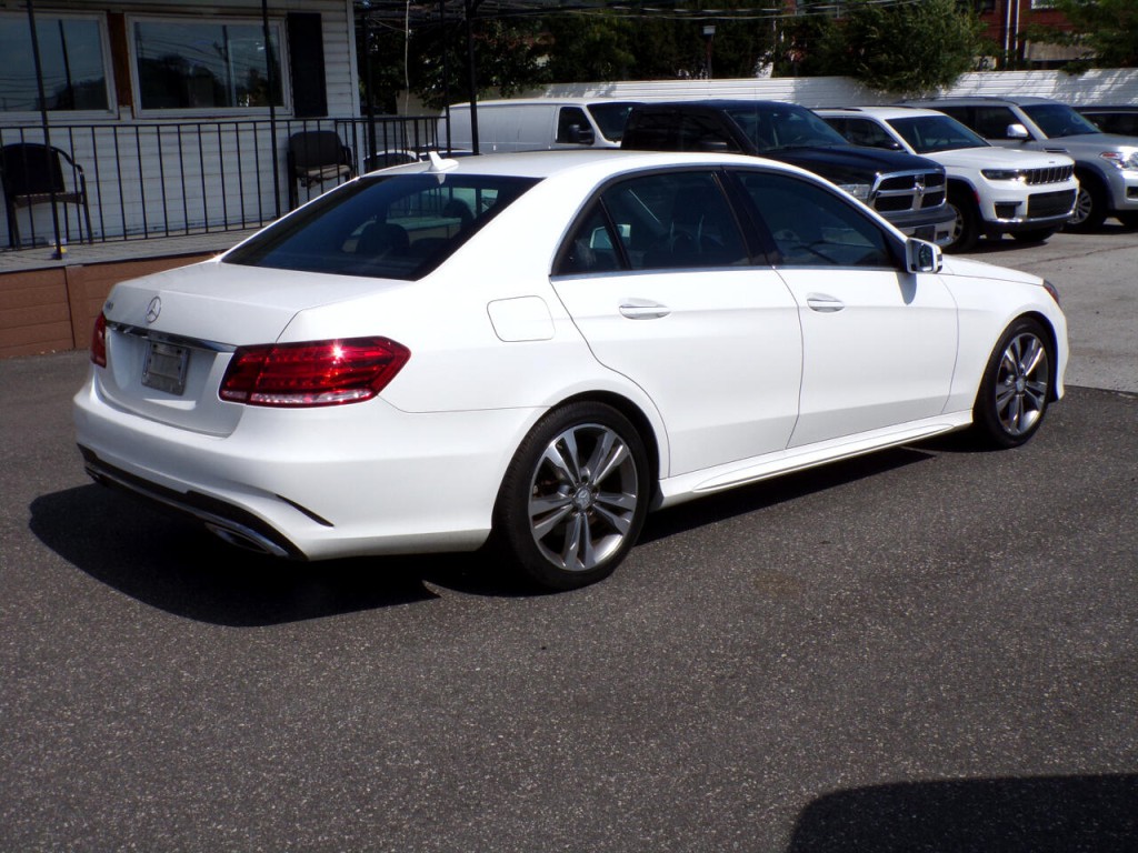 2016 Mercedes-Benz E-Class Image 3