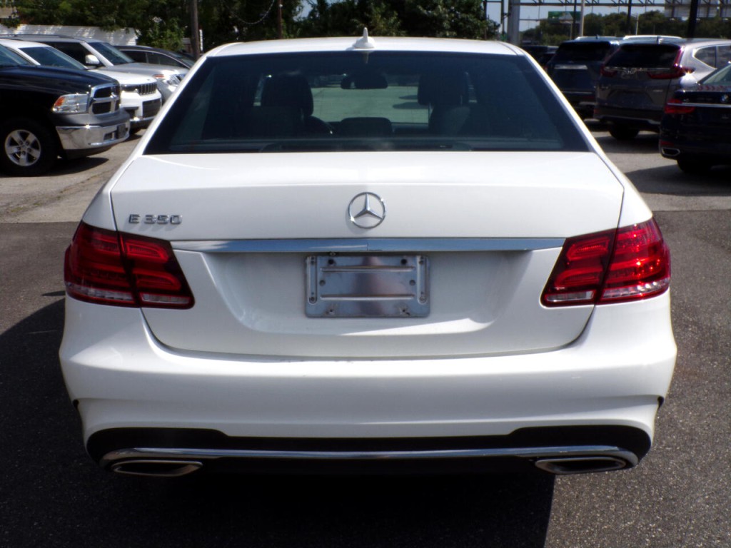 2016 Mercedes-Benz E-Class Image 6