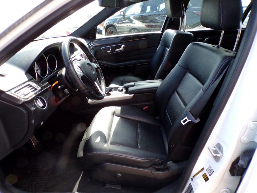 2016 Mercedes-Benz E-Class Image 9