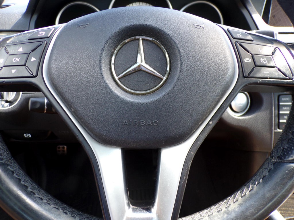 2016 Mercedes-Benz E-Class Image 18