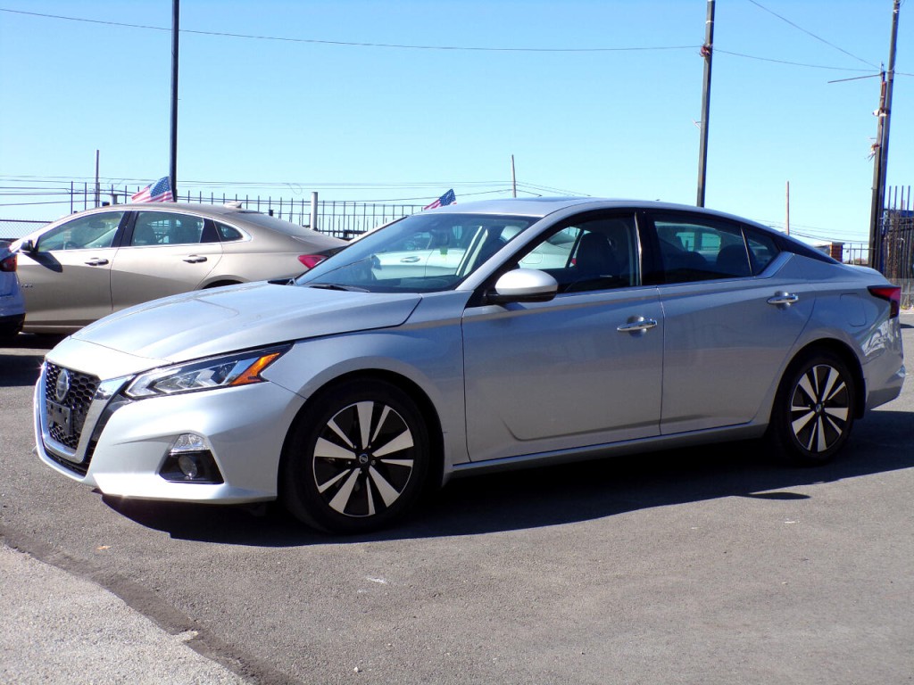 2021 Nissan Altima Image 2