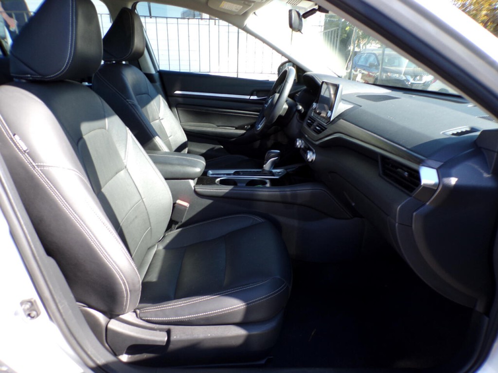 2021 Nissan Altima Image 12