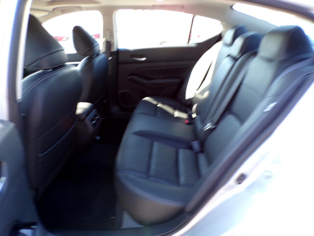 2021 Nissan Altima Image 13