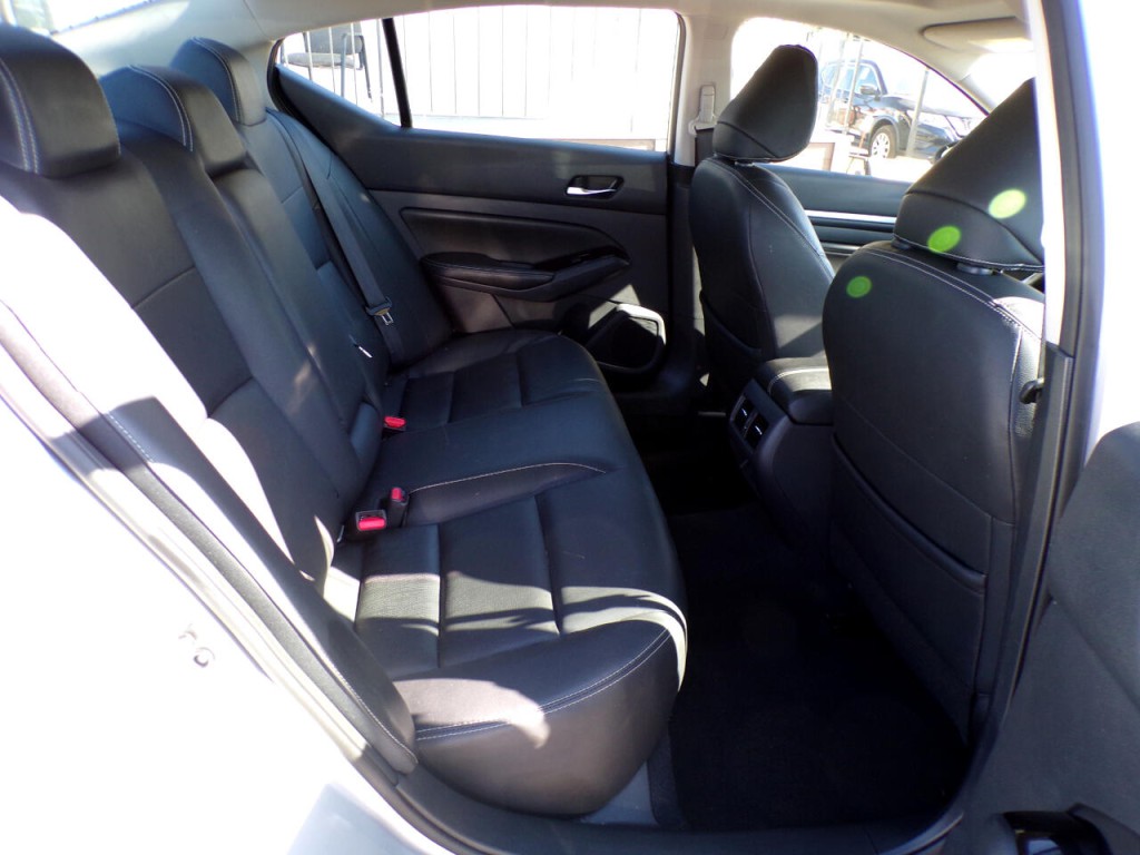 2021 Nissan Altima Image 14