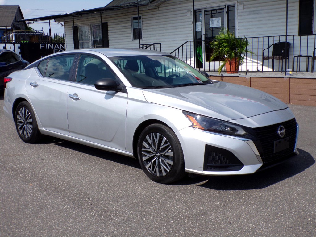 2024 Nissan Altima Image 2