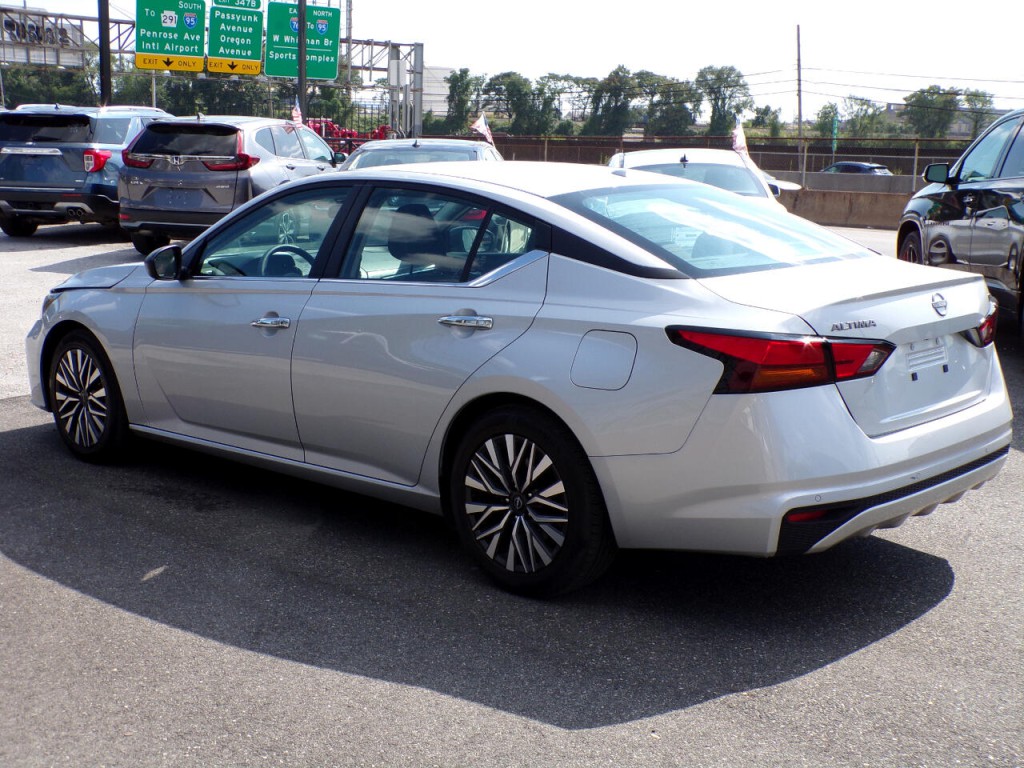 2024 Nissan Altima Image 4