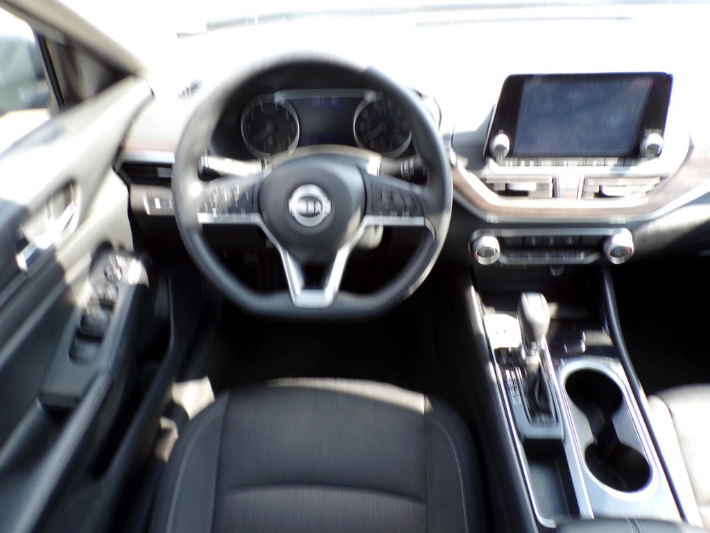 2024 Nissan Altima Image 8
