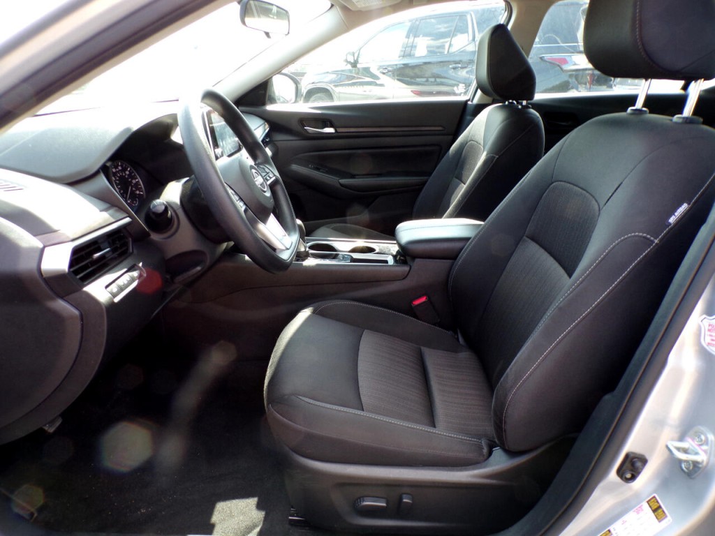 2024 Nissan Altima Image 9