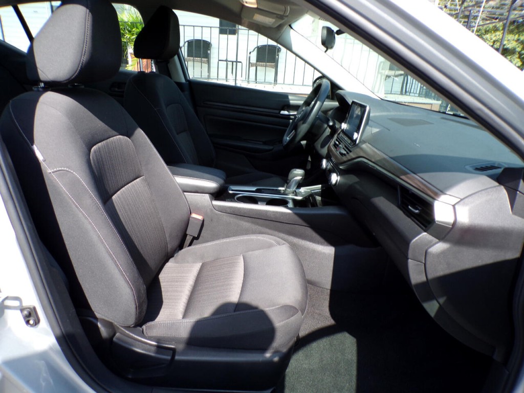 2024 Nissan Altima Image 10