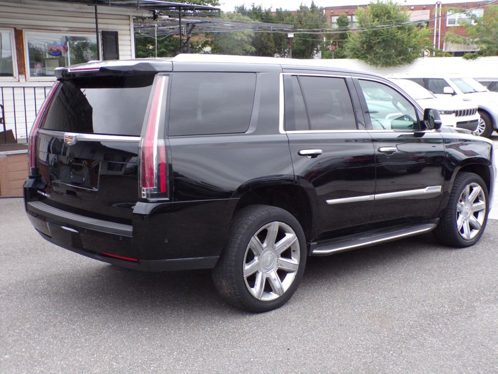 2017 Cadillac Escalade Image 3