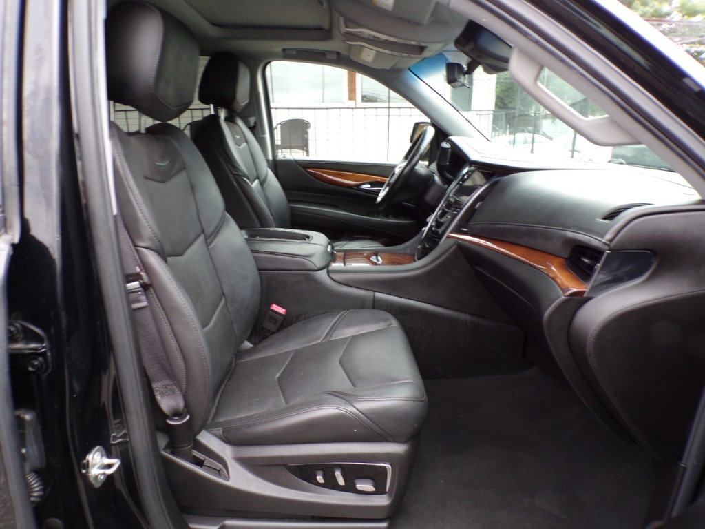 2017 Cadillac Escalade Image 10