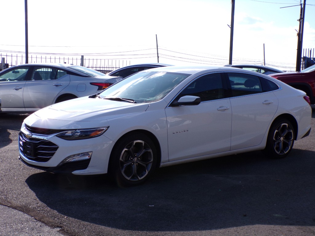 2023 Chevrolet Malibu Image 2