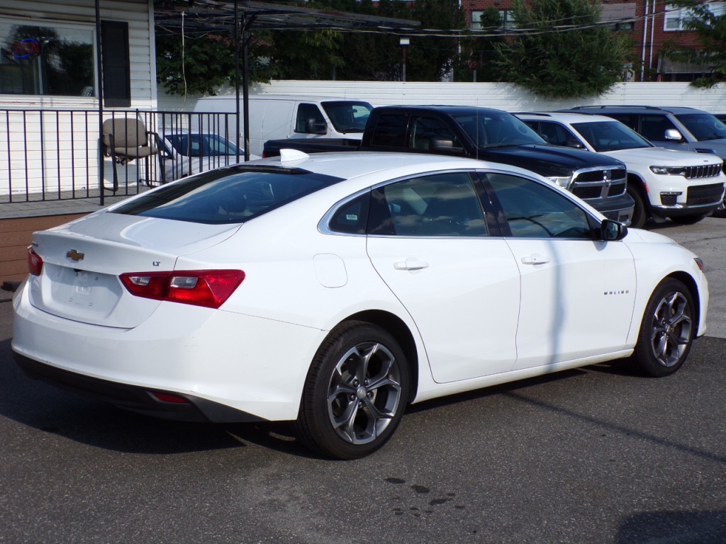 2023 Chevrolet Malibu Image 3