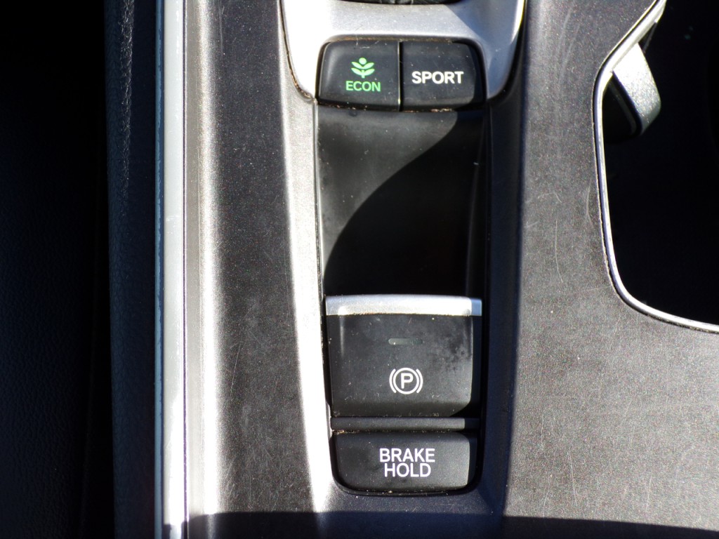2019 Honda Accord Image 16