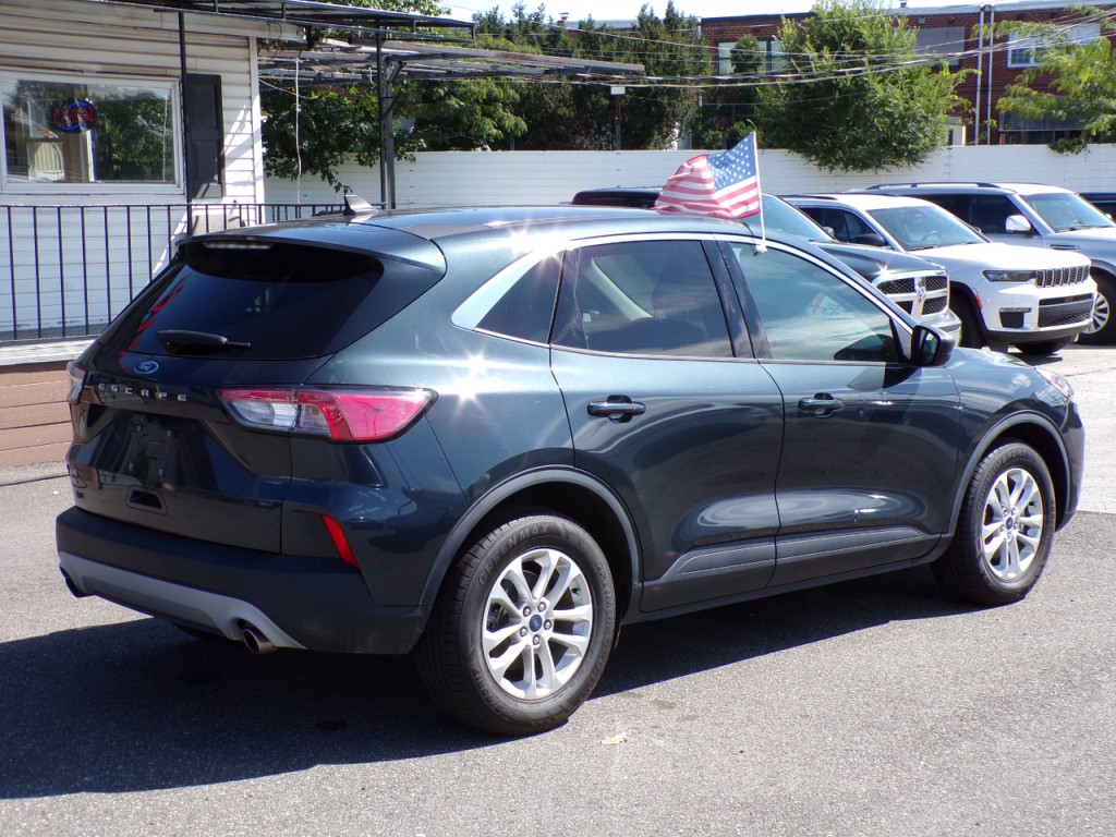 2022 Ford Escape Image 3