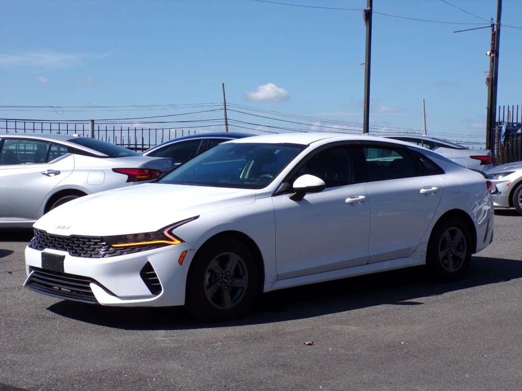 2022 Kia K5 Image 2
