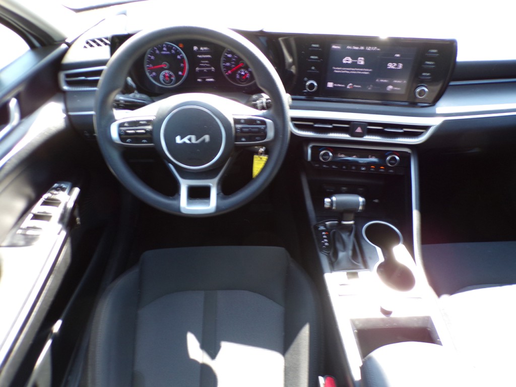 2022 Kia K5 Image 8