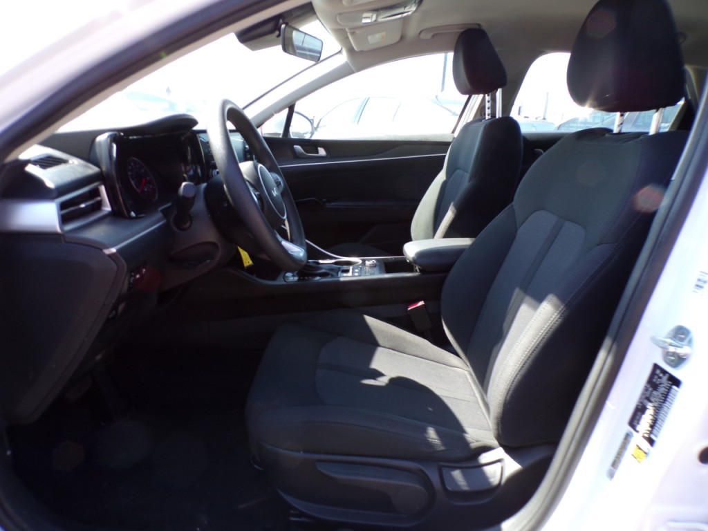 2022 Kia K5 Image 9