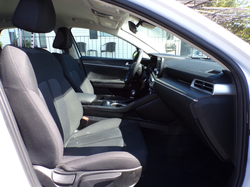 2022 Kia K5 Image 10