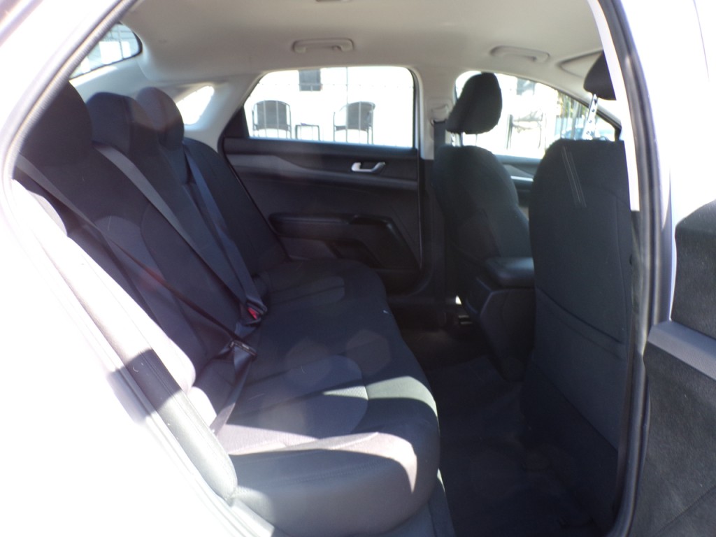 2022 Kia K5 Image 12