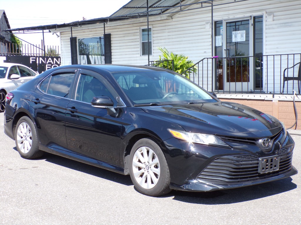 2019 Toyota Camry Image 2
