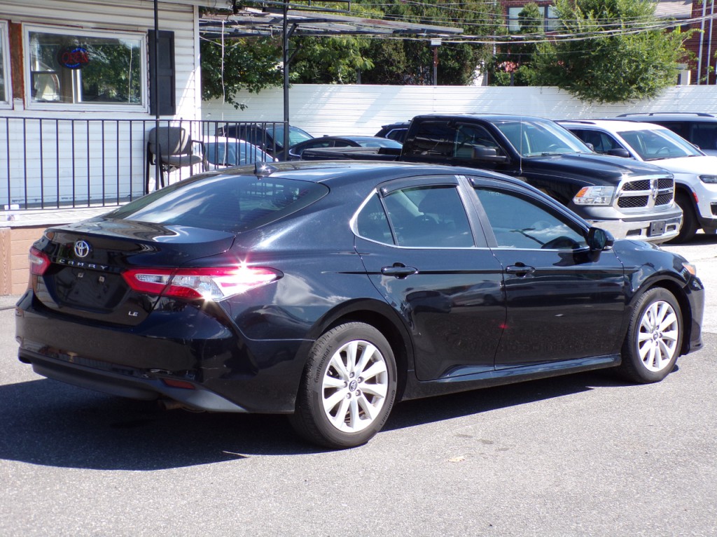 2019 Toyota Camry Image 3