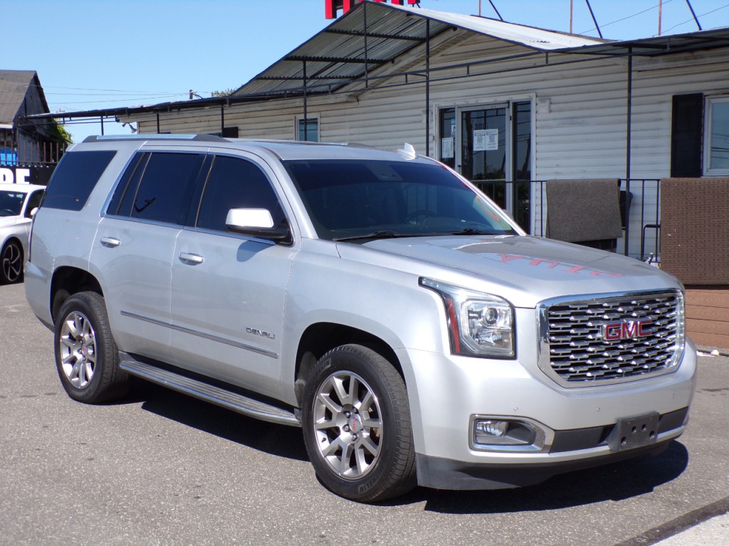 2017 GMC Yukon Image 2