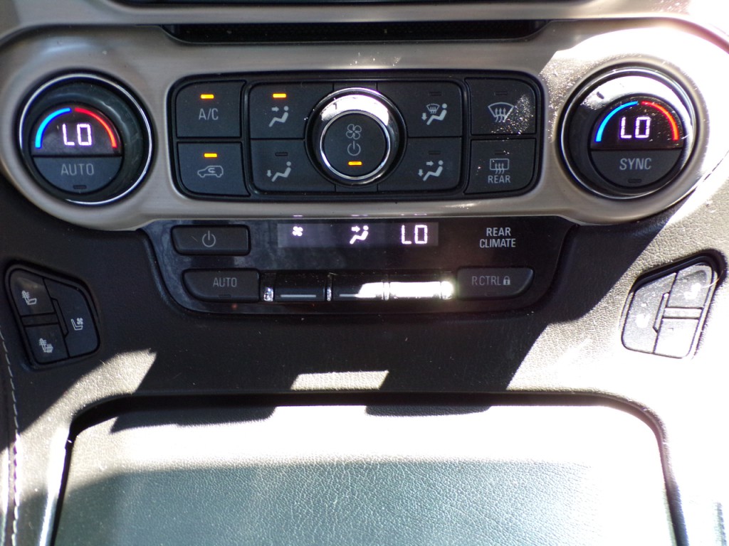 2017 GMC Yukon Image 17