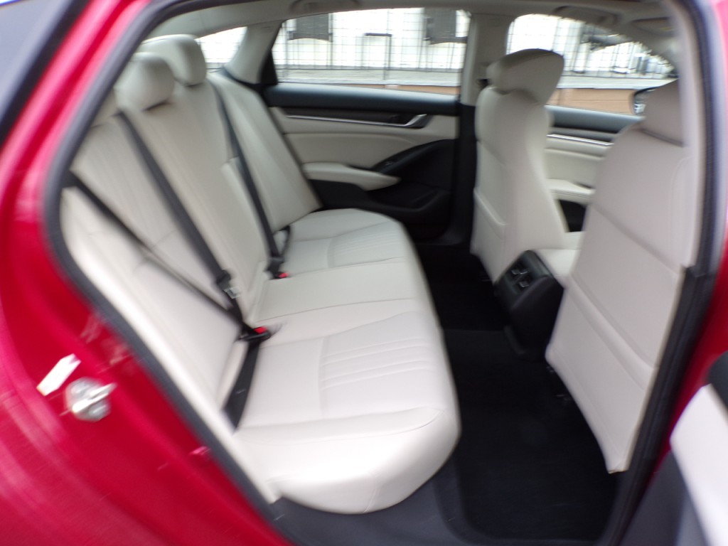 2019 Honda Accord Image 12