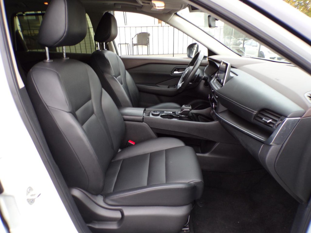 2023 Nissan Rogue Image 8