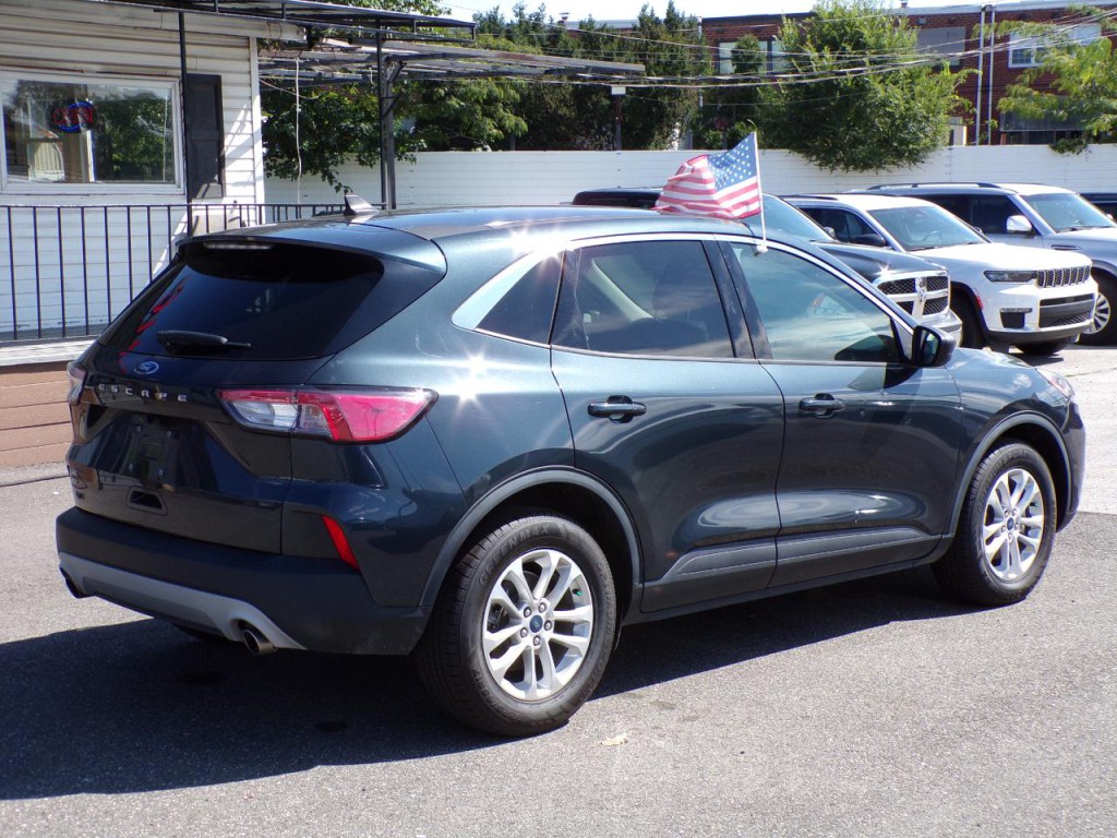 2022 Ford Escape Image 3