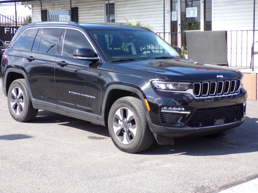2022 Jeep Grand Cherokee Image 3