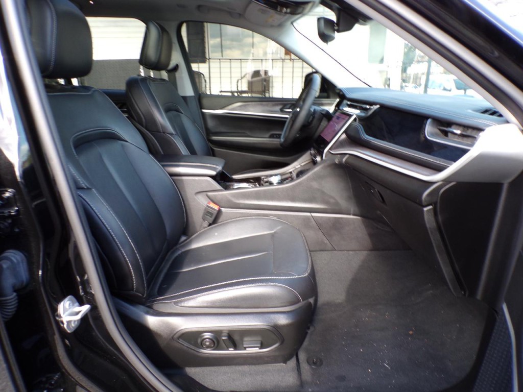 2022 Jeep Grand Cherokee Image 12