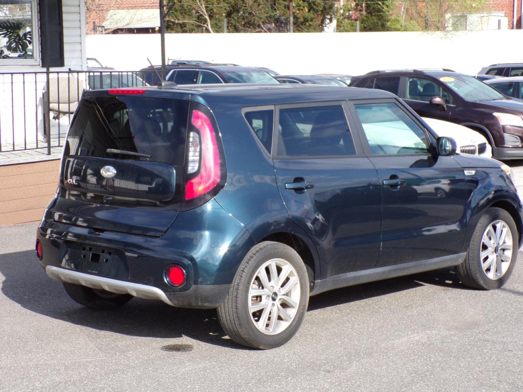 2023 Kia Soul Image 3