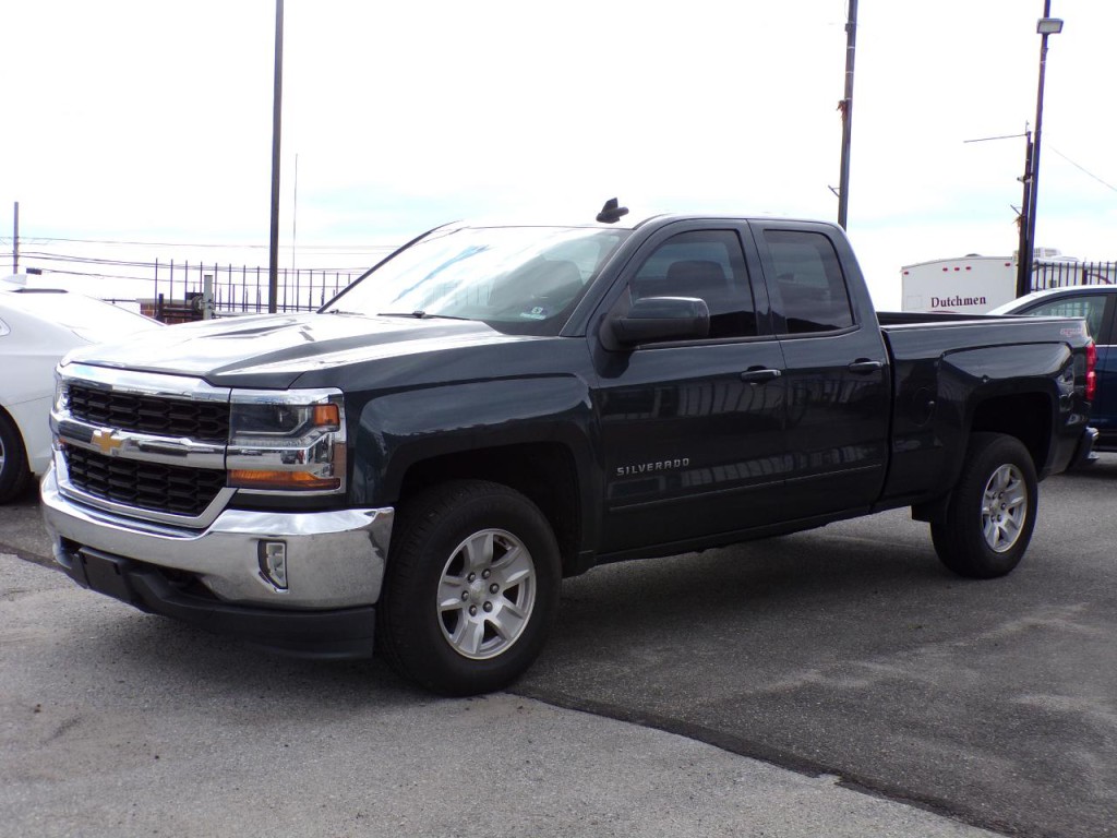2017 Chevrolet Silverado 1500 Image 2