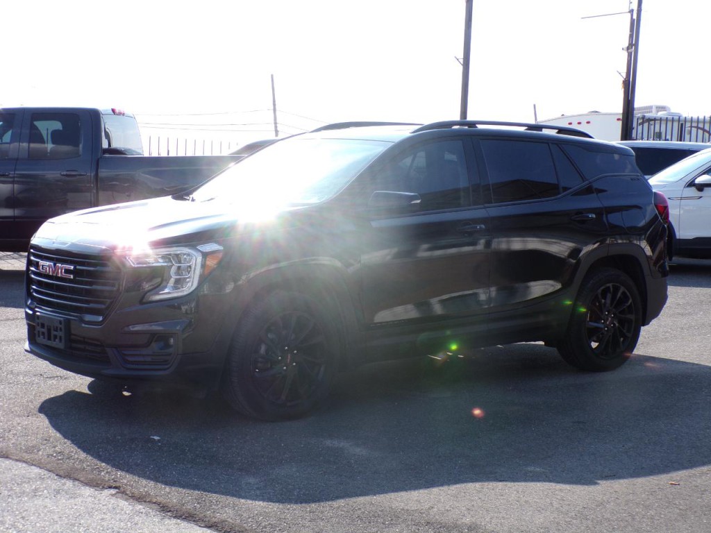 2023 GMC Terrain Image 2