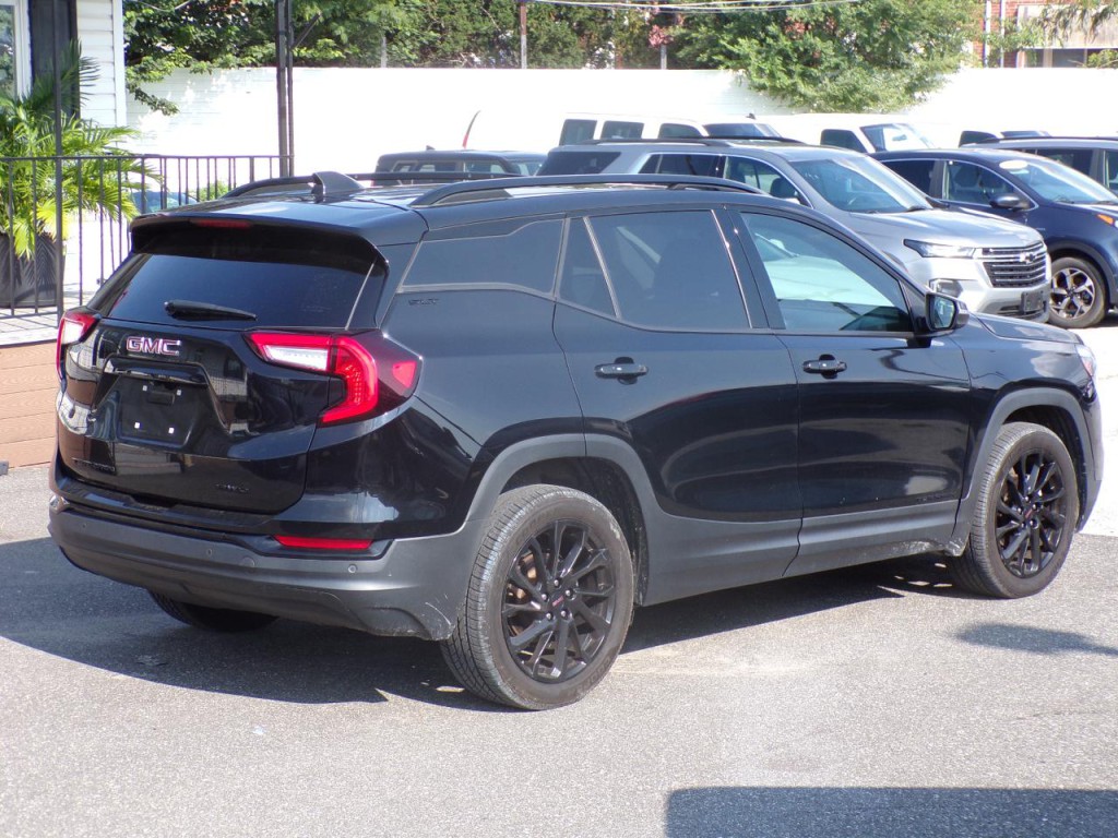 2023 GMC Terrain Image 3