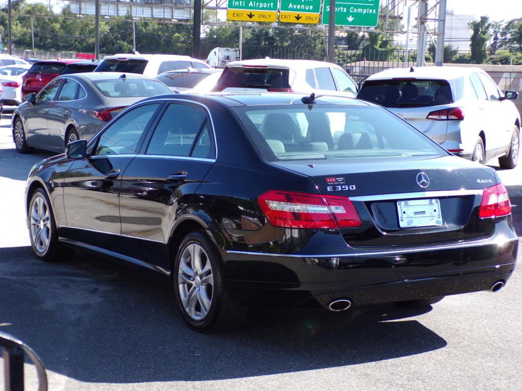 2011 Mercedes-Benz E-Class Image 4