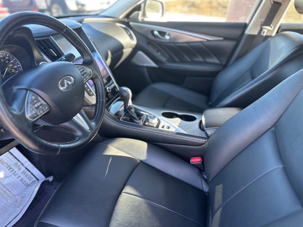 2017 INFINITI Q50 Image 5