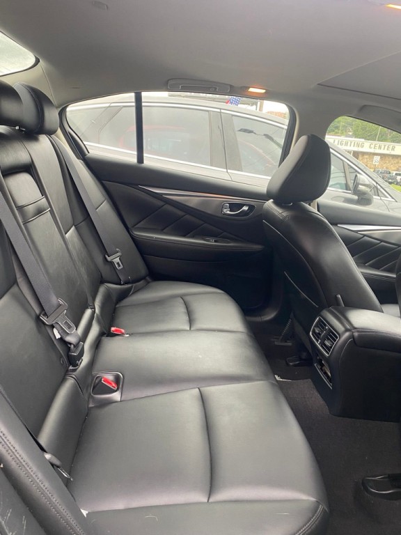 2017 INFINITI Q50 Image 9