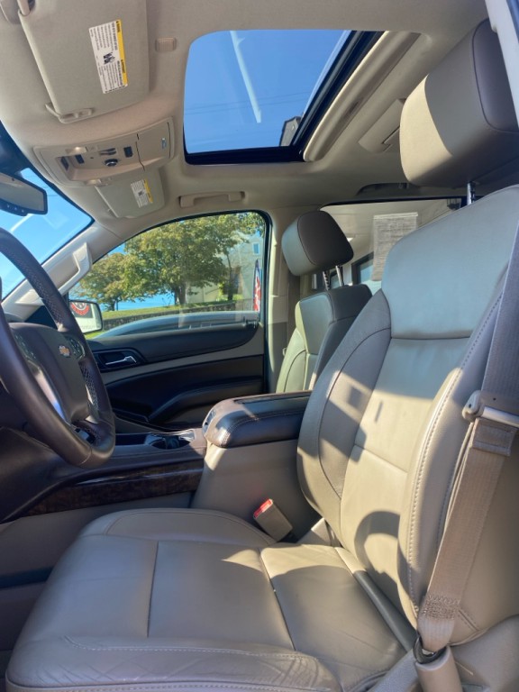2016 Chevrolet Suburban Image 3